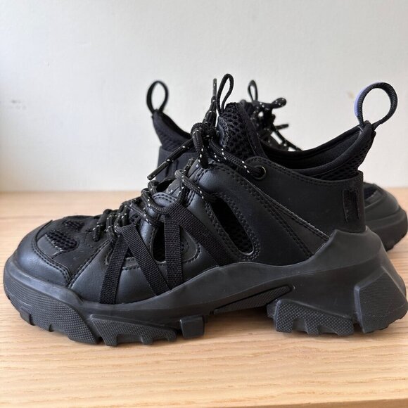 Alexander McQueen Shoes - MCQ Alexander McQueen Orbyt Descender 2.0 Sneaker Black, size 37